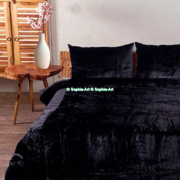 Black velvet duvet king-size chic and cozy look for the fall - Picture 3 of 3
